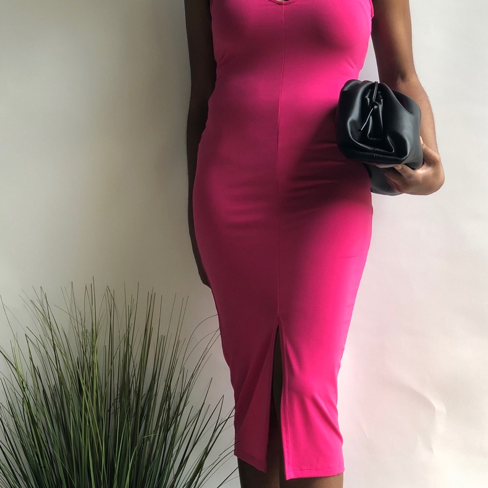 Midi length pink dress with vertical slit. - Picture 2 of 7